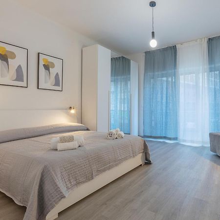 Matinum Central & Spacious Apartment Болонья Екстер'єр фото