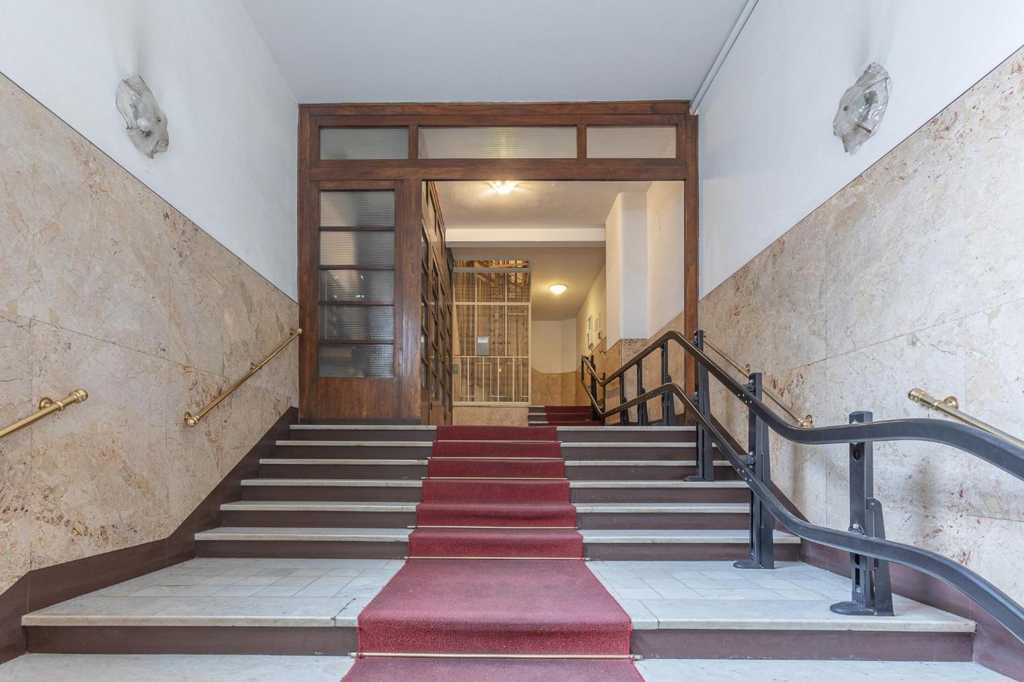 Matinum Central & Spacious Apartment Болонья Екстер'єр фото